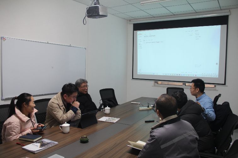 Shandong Lannuo प्रोफेसर KWAK, Moon Kyu, Ph.D. र डोंगगुक विश्वविद्यालय, दक्षिण कोरियाका प्रतिनिधि लियाङ टोङ्होसँग शोर प्रयोगशाला र आवाज नियन्त्रणको लागि परियोजना शुरुवातको बारेमा छलफल गर्दछ।